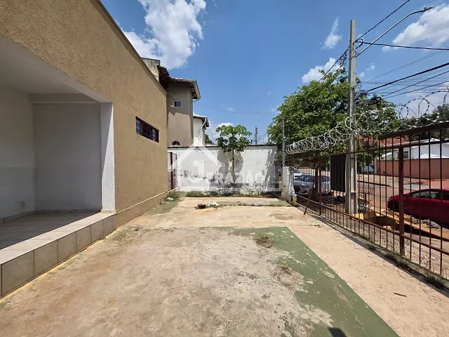 Casa com 455m² 3 quartos e 3 banheiros, para alugar, no bairro Vila Colemar Natal e Silva em Goiânia