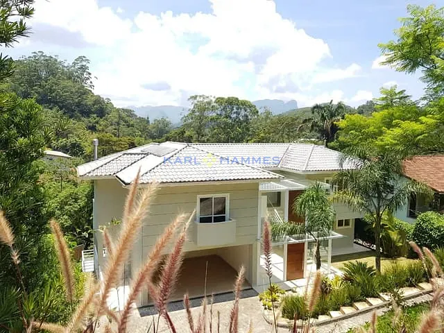 Casa com 1050m² 4 quartos e 5 banheiros, à venda, no bairro Independência em Petrópolis