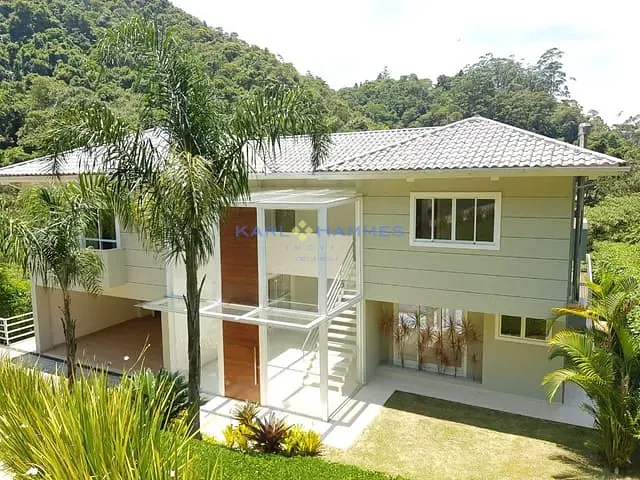 Casa com 1050m² 4 quartos e 5 banheiros, à venda, no bairro Independência em Petrópolis