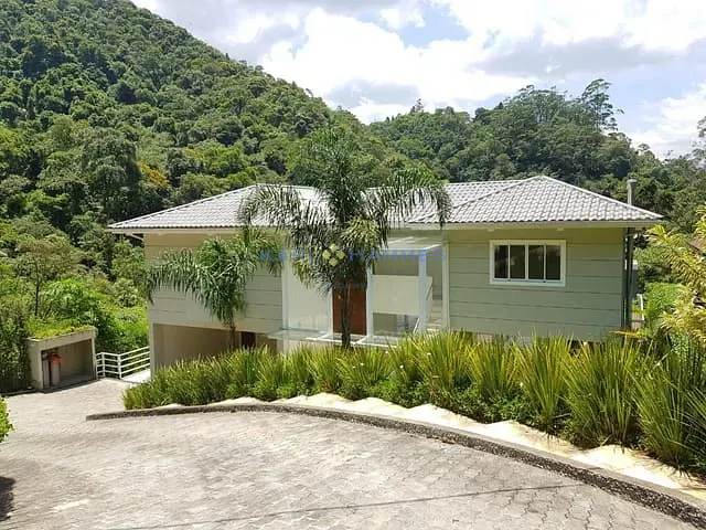 Casa com 1050m² 4 quartos e 5 banheiros, à venda, no bairro Independência em Petrópolis