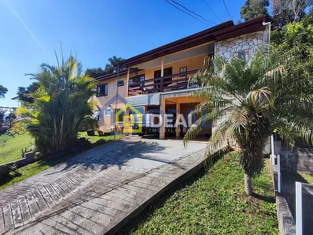 Casa 4 quartos e 3 banheiros, à venda, no bairro Centro em Concórdia