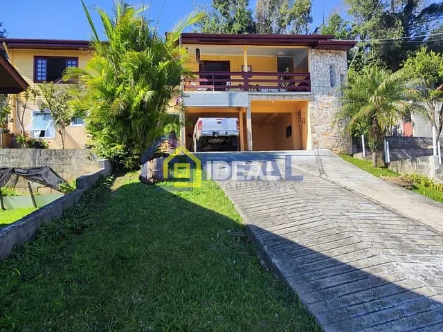 Casa 4 quartos e 3 banheiros, à venda, no bairro Centro em Concórdia