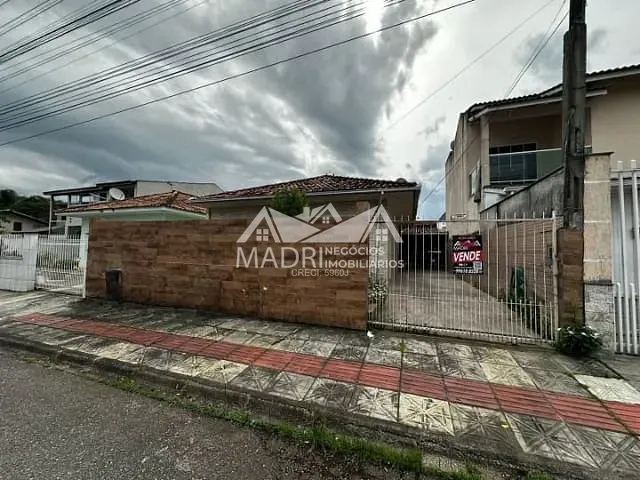 Casa com 200m² 2 quartos e 1 banheiro, à venda, no bairro Madri em Palhoça