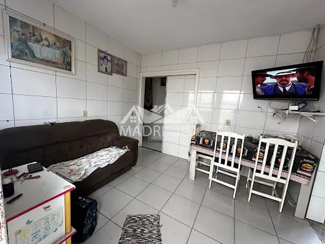 Casa com 200m² 2 quartos e 1 banheiro, à venda, no bairro Madri em Palhoça