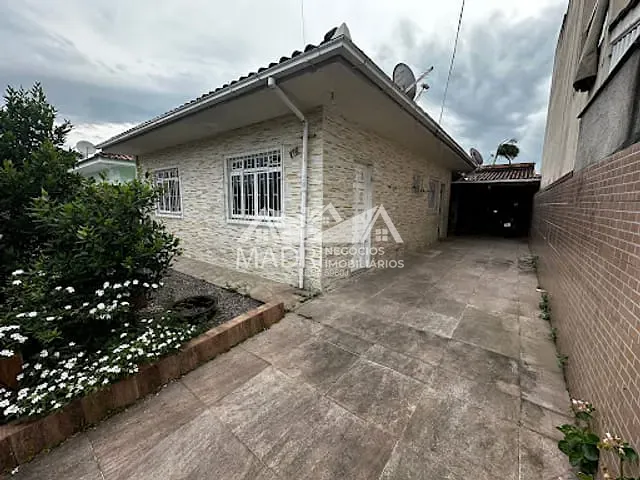 Casa com 200m² 2 quartos e 1 banheiro, à venda, no bairro Madri em Palhoça