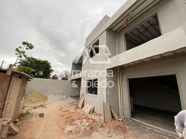 Casa com 180m² 3 quartos e 3 banheiros, à venda, no bairro Itapebussu em Guarapari