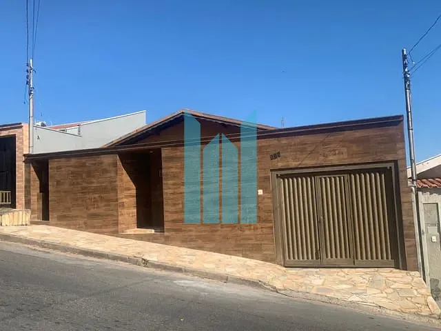 Casa com 190m² 2 quartos e 2 banheiros, à venda, no bairro Jardim Ipê em Poços de Caldas