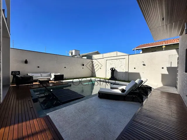 Casa com 600m² 5 quartos e 5 banheiros, à venda, no bairro Praia do Estaleiro em Balneário Camboriú