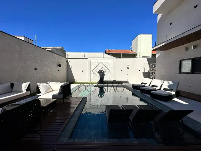 Casa com 600m² 5 quartos e 5 banheiros, à venda, no bairro Praia do Estaleiro em Balneário Camboriú