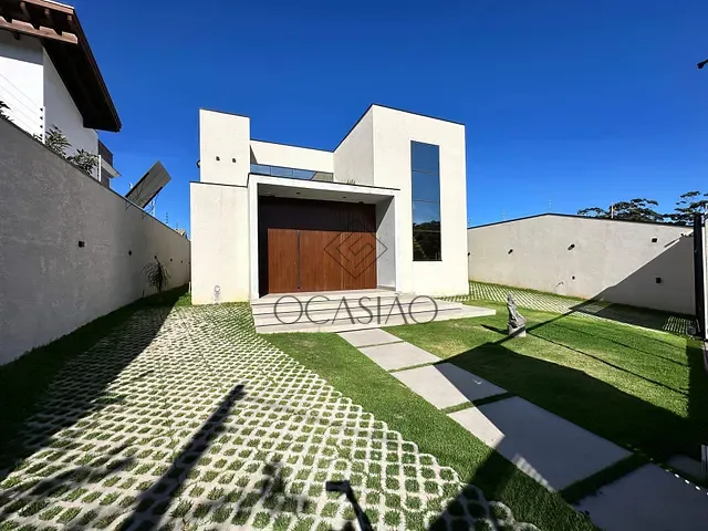 Casa com 600m² 5 quartos e 5 banheiros, à venda, no bairro Praia do Estaleiro em Balneário Camboriú