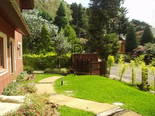 Casa com 198m² 3 quartos e 2 banheiros, à venda, no bairro Lago Negro em Gramado