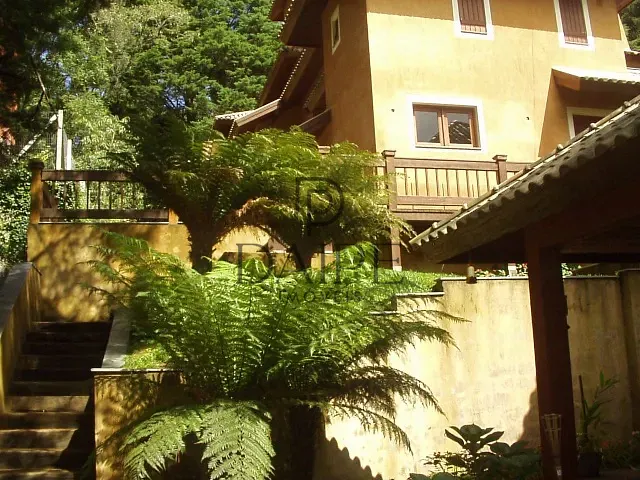 Casa com 198m² 3 quartos e 2 banheiros, à venda, no bairro Lago Negro em Gramado