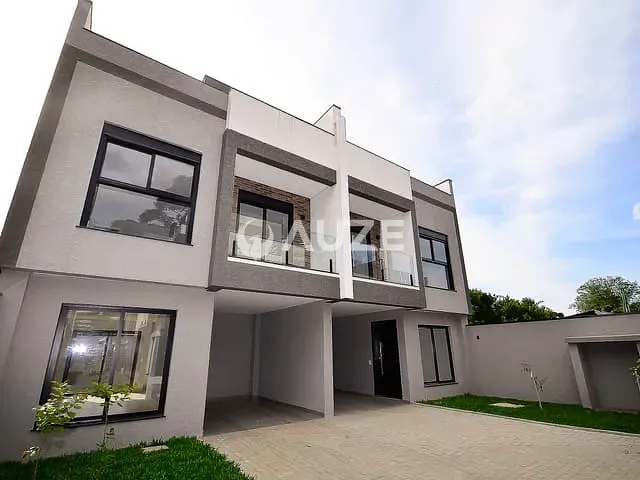 Sobrado com 215m² 3 quartos e 4 banheiros, à venda, no bairro Santo Inácio em Curitiba