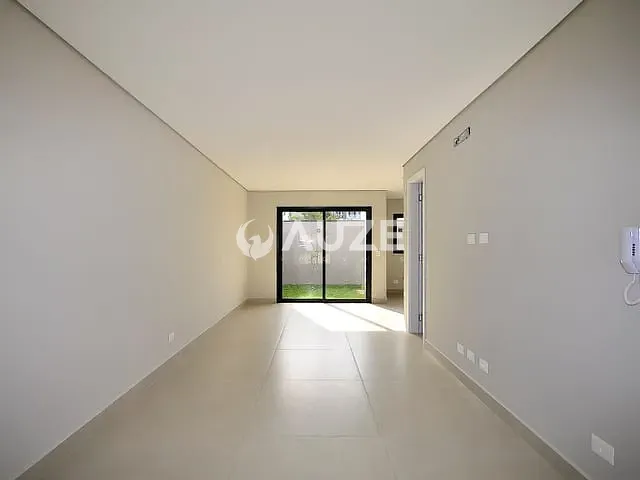 Sobrado com 215m² 3 quartos e 4 banheiros, à venda, no bairro Santo Inácio em Curitiba