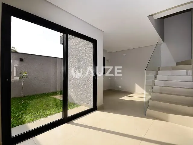 Sobrado com 215m² 3 quartos e 4 banheiros, à venda, no bairro Santo Inácio em Curitiba