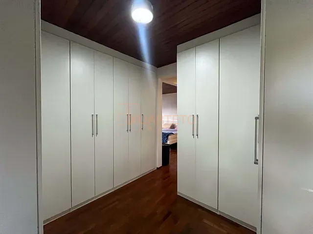 Casa com 600m² 3 quartos e 2 banheiros, à venda, no bairro Jardim do Golf I em Jandira