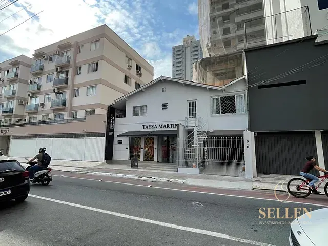 Casa com 117m², à venda, no bairro Centro em Balneário Camboriú