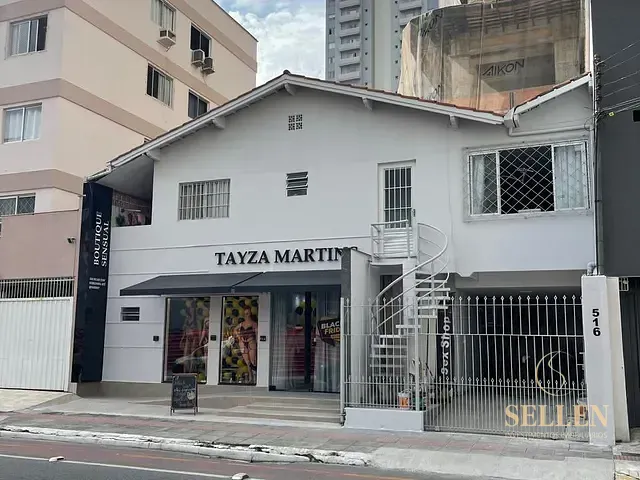Casa com 117m², à venda, no bairro Centro em Balneário Camboriú