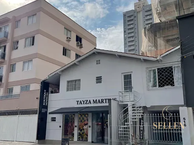 Casa com 117m², à venda, no bairro Centro em Balneário Camboriú
