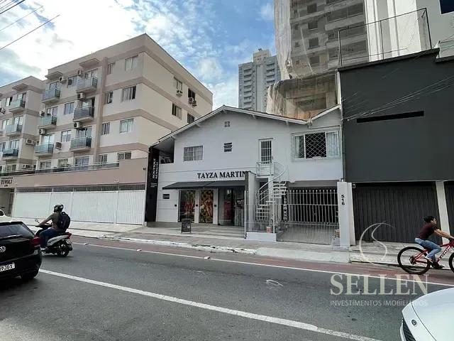 Casa com 117m², à venda, no bairro Centro em Balneário Camboriú