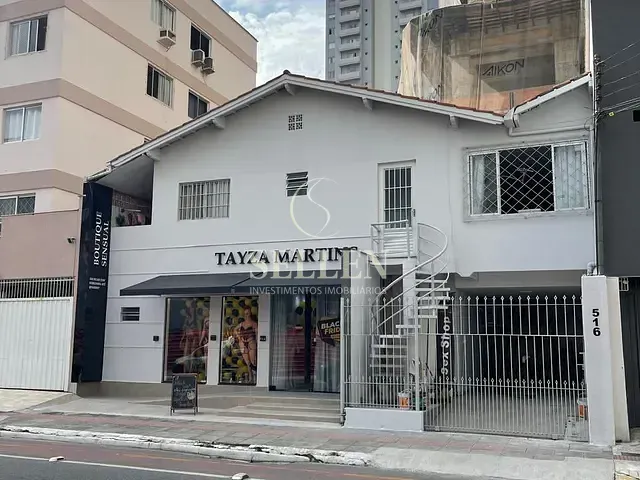 Casa com 117m², à venda, no bairro Centro em Balneário Camboriú