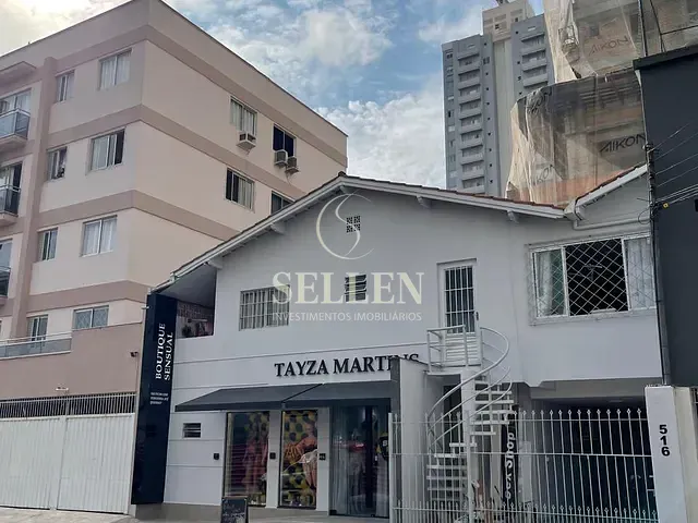 Casa com 117m², à venda, no bairro Centro em Balneário Camboriú