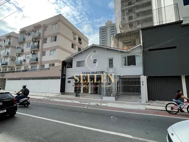 Casa com 117m², à venda, no bairro Centro em Balneário Camboriú