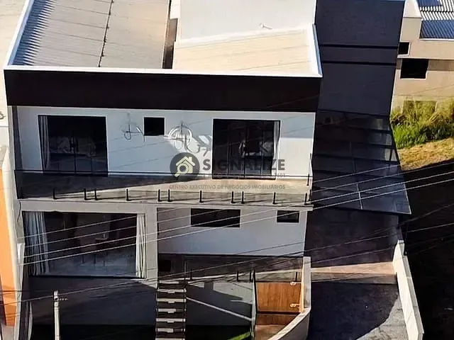 Casa 4 quartos e 3 banheiros, à venda, no bairro Ogiva em Cabo Frio