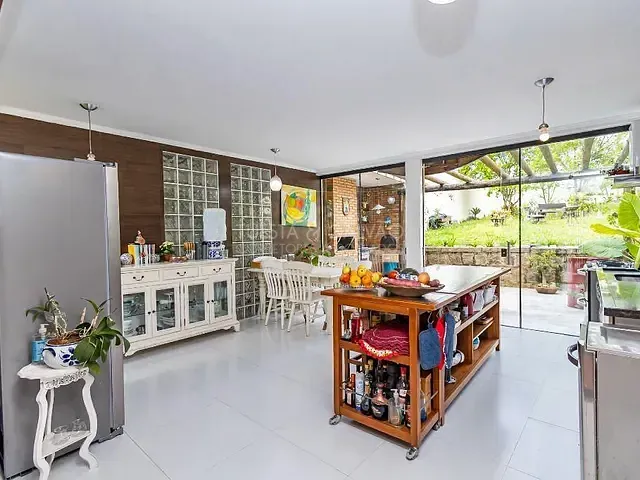 Casa com 233m² 3 quartos e 4 banheiros, à venda, no bairro Pilarzinho em Curitiba