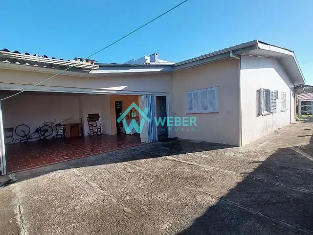 Casa com 300m² 4 quartos e 2 banheiros, à venda, no bairro Praia de Mariluz em Imbé