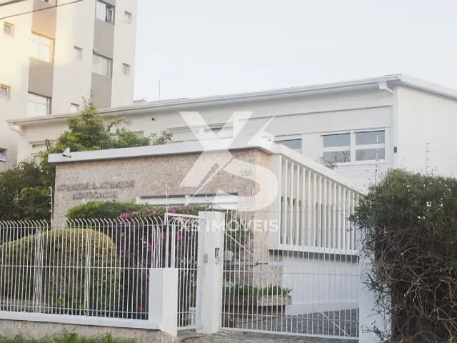 Casa com 600m², à venda, no bairro São Francisco em Curitiba