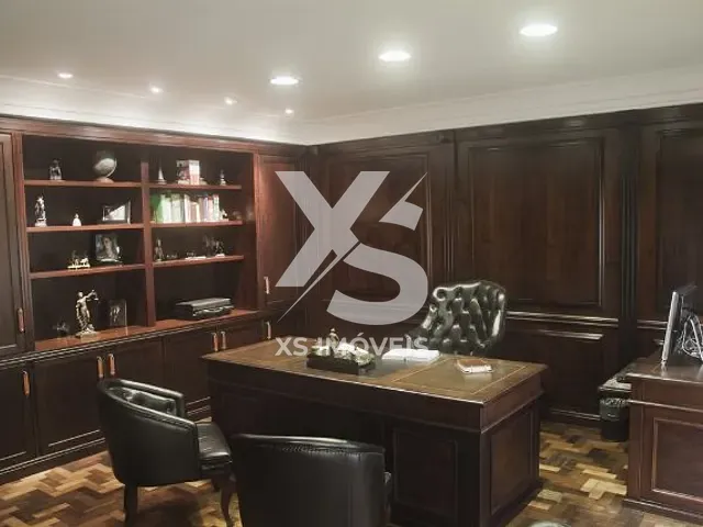 Casa com 600m², à venda, no bairro São Francisco em Curitiba
