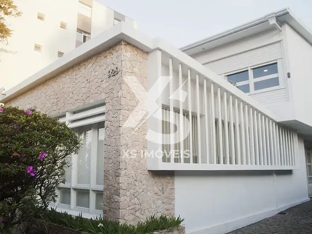 Casa com 600m², à venda, no bairro São Francisco em Curitiba
