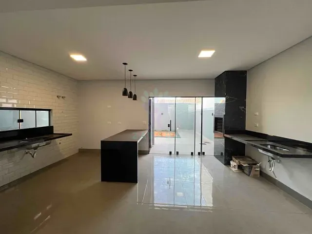 Casa com 225m² 3 quartos e 3 banheiros, à venda, no bairro Parque Residencial Rita Vieira em Campo Grande