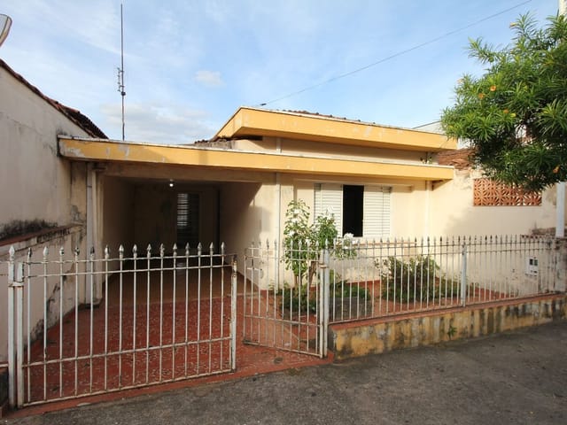 Casa com 150m² 2 quartos e 2 banheiros, à venda, no bairro Vila Zanetti em São João da Boa Vista