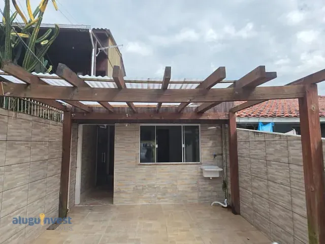Casa com 60m² 1 quarto e 1 banheiro, para alugar, no bairro Lagoa da Conceição em Florianópolis