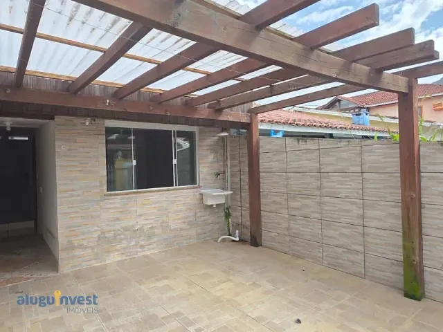 Casa com 60m² 1 quarto e 1 banheiro, para alugar, no bairro Lagoa da Conceição em Florianópolis