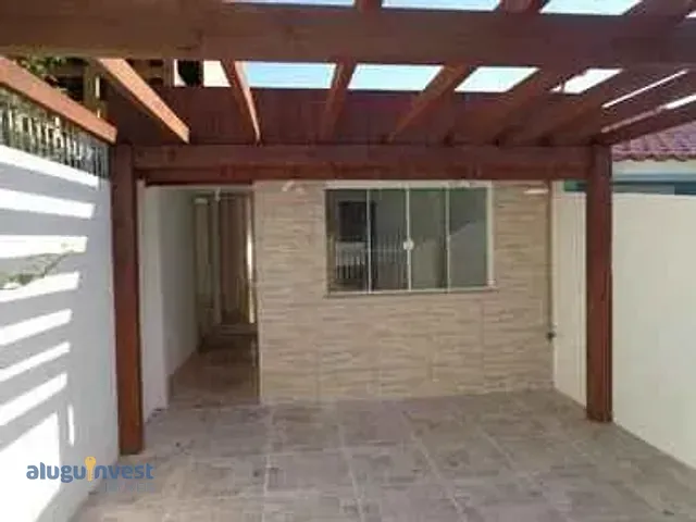 Casa com 60m² 1 quarto e 1 banheiro, para alugar, no bairro Lagoa da Conceição em Florianópolis