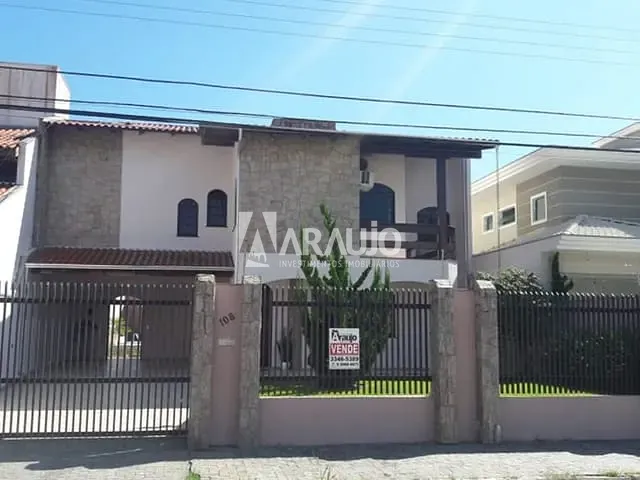 Casa com 460m² 3 quartos e 2 banheiros, à venda, no bairro Ressacada em Itajaí