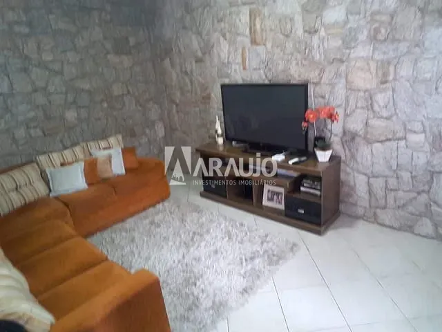 Casa com 460m² 3 quartos e 2 banheiros, à venda, no bairro Ressacada em Itajaí