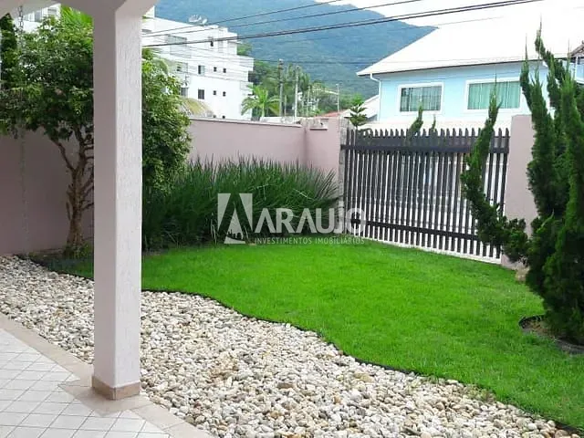 Casa com 460m² 3 quartos e 2 banheiros, à venda, no bairro Ressacada em Itajaí