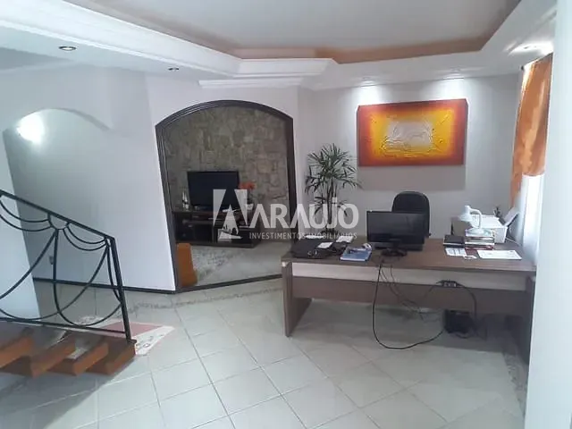 Casa com 460m² 3 quartos e 2 banheiros, à venda, no bairro Ressacada em Itajaí