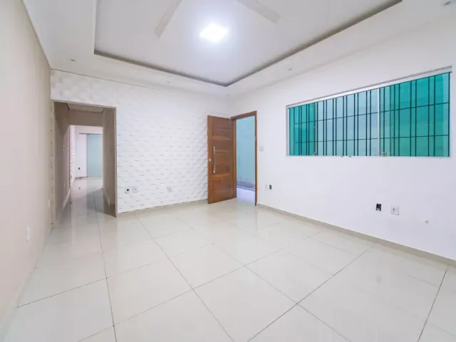 Casa 2 quartos e 2 banheiros, para alugar, no bairro Campestre em Santo André