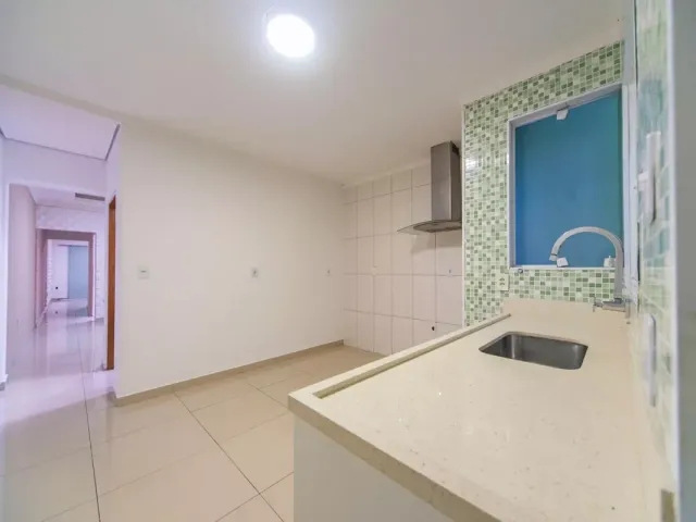 Casa 2 quartos e 2 banheiros, para alugar, no bairro Campestre em Santo André