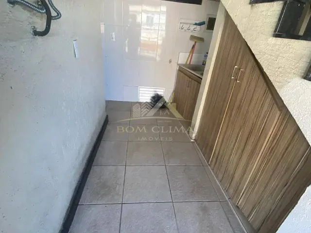 Casa 2 quartos e 2 banheiros, para alugar, no bairro Nossa Senhora das Graças em Juiz de Fora