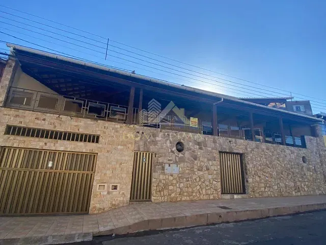 Casa 2 quartos e 2 banheiros, para alugar, no bairro Nossa Senhora das Graças em Juiz de Fora