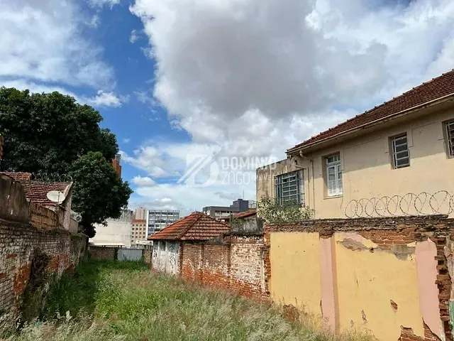 Casa com 559m² 3 quartos e 1 banheiro, à venda, no bairro Centro em Uberaba