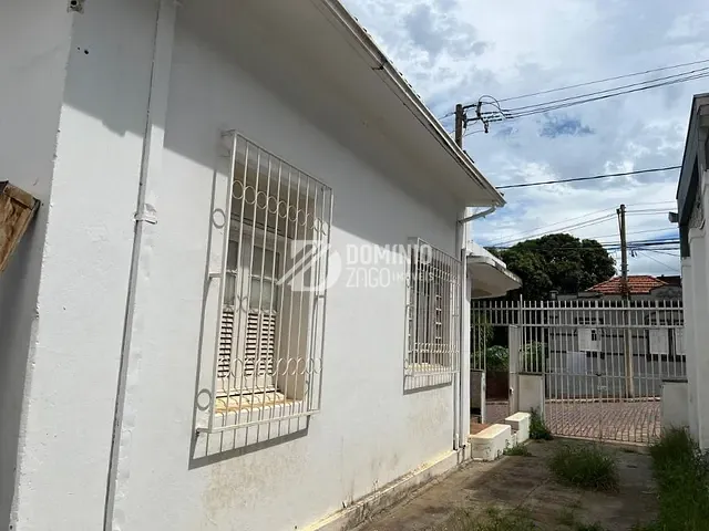 Casa com 559m² 3 quartos e 1 banheiro, à venda, no bairro Centro em Uberaba