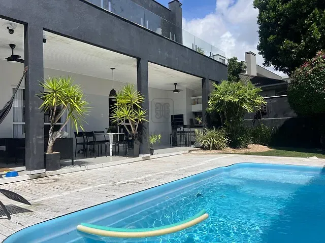 Casa 4 quartos e 4 banheiros, para alugar, no bairro Jurerê em Florianópolis