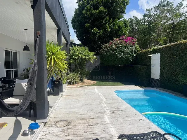 Casa 4 quartos e 4 banheiros, para alugar, no bairro Jurerê em Florianópolis